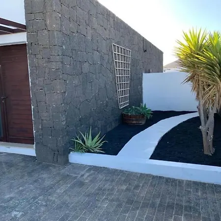 Anissa, Villa